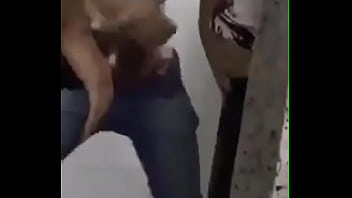 metendo no banheiro