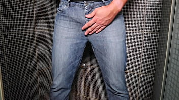 Guy pee inside his jeans and cumshot on end