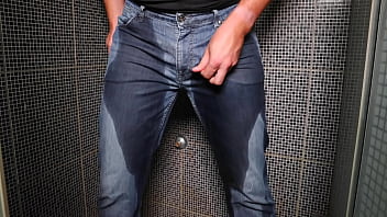 Guy pee inside his jeans and cumshot on end