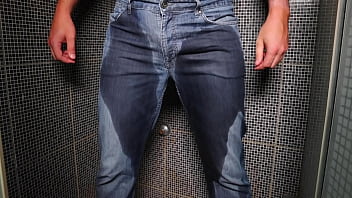 Guy pee inside his jeans and cumshot on end