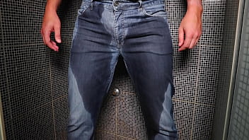 Guy pee inside his jeans and cumshot on end