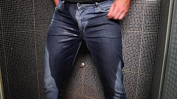 Guy pee inside his jeans and cumshot on end