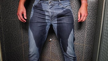 Guy pee inside his jeans and cumshot on end