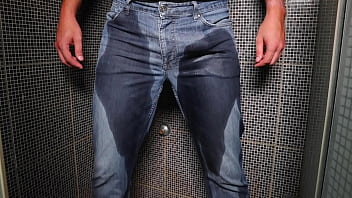 Guy pee inside his jeans and cumshot on end