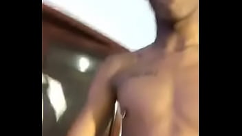 Negro dotado fodendo branquinho