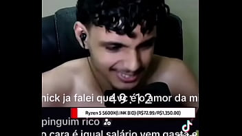 gangmember botando novinho  pra mamar