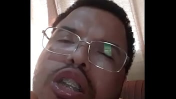 Tiozao querendo mamar