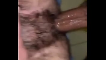 Me cojo a su esposa y el quiere experimentar con mi verga