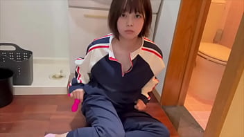 【着衣オナニー】中◯生の時につけていたジャージを履いたままデンマであの時オナニーしてたようにオナニーしてみました…