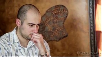 Geile Ehefrau braucht Riesenschwanz - Raylene macht ihren Mann zum Cuckold!