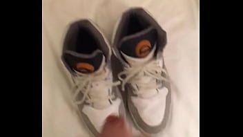 Jerking of Reebok Pump