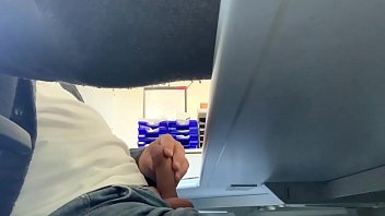 Handjob unter the Desk