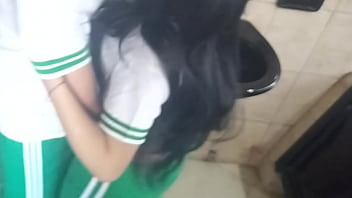 Video Colegiala Casero! Me Culeo a Mi Compañera En El Baño En El Receso De La Clase De Educación Fisica