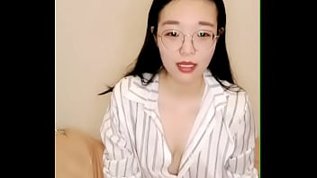 极品母子3p 前后夹鸡儿子喊来同学一块操妈妈 2024
