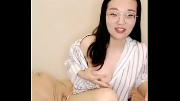极品母子3p 前后夹鸡儿子喊来同学一块操妈妈 2024