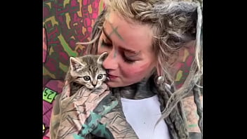 thumb this cute littl  e kitty makes me smile what a me smile what al e smile what al