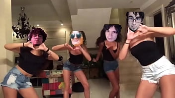 NOVINHAS DANÇANDO FUNK