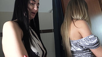 thumb toilet to empty  the bladder  
