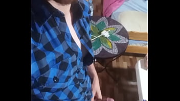 Universitario se pajea después del gym