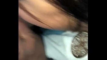 thumb puta chupando p  or ser joven  