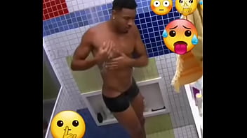 thumb paulo andre bbb  22 mostra rola no banho no ba  no banho no banho