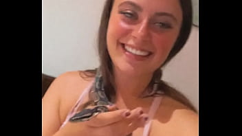 Vient me rejoindre j’ai des vidéos masturbarion gratuite quand t’es abboner...