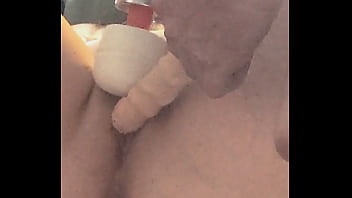 thumb blindfolded wif  e  