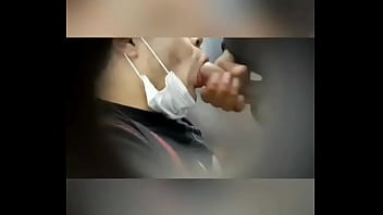 Mamando en el baño