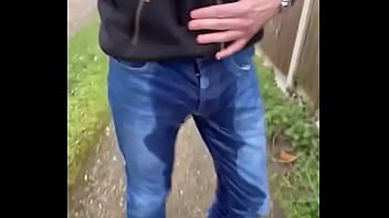 Pipí en Jeans 03
