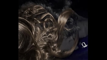 De retour à l'hôtel, mais cette soirée m'a beaucoup excitée et je ne peux ...