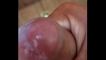 Une Éjaculation Pour Les Jeunes