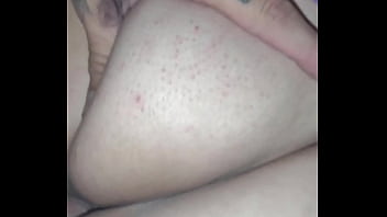 Jeune Femme Latina Potelée Cowgirl Inversée Sur La Bite De Son Petit Ami