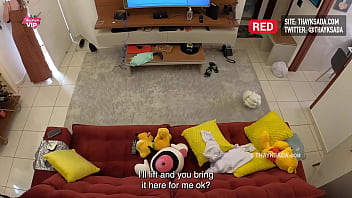 receiving the delivery man without panties and very naughty 