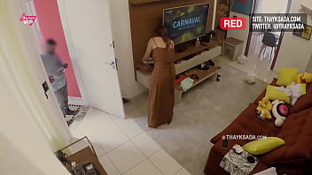 receiving the delivery man without panties and very naughty 