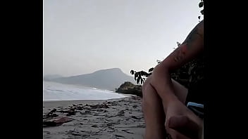 Curtindo uma praia. Quem vem?