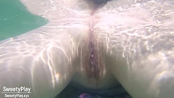 thumb underwater crea  mpie and pee  