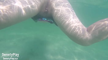 thumb underwater crea  mpie and pee  