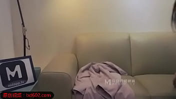 乱仑 单亲妈妈和自己三岁的儿子 舔儿子小鸡鸡 太可怕了 2025 | XXXXVideo