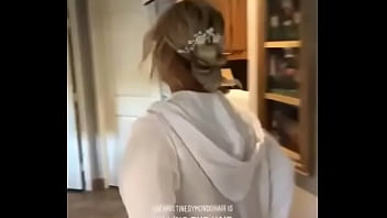 Kaley Cuoco Showing Her Big Ass