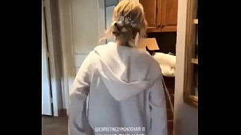Kaley Cuoco Showing Her Big Ass