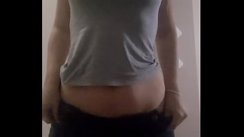 Petit déhanché du bassin ... alors ça vous inspire?Envie d Ìen voir ...