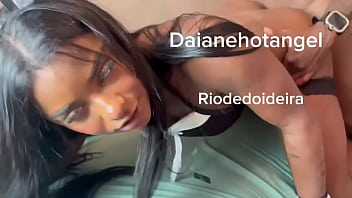 Delícia safado meteu a pica em mim na frente do meu corninho