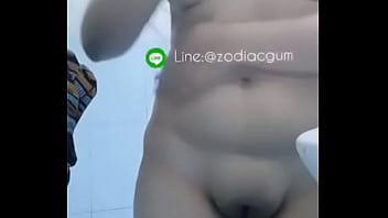 Asiática con tremendo toto