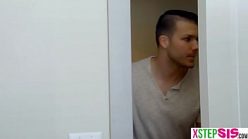 Cheerleader stepsister fucked during cheer practise ...