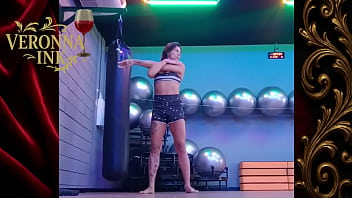 Alongamento Solo Sensual na Academia