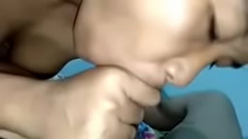 Fucking the pussy of a girl with a big clit, nice to lick her pussy, cum inside her pussy, it's extremely thrilling.