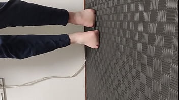 toes walking