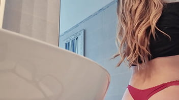 gostosa com as tetas de fora