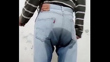 Me orino en los pantalones con mis pañales de tela y de paso tre deliciosos orgasmos