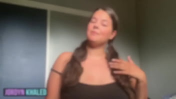 thumb bouncing tits i  n slomo  